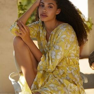 Velvet by Graham & Spencer Ciara Maxi Dress in Yellow and White Floral Size M